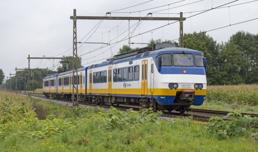 1069557 (a): :2048x1206